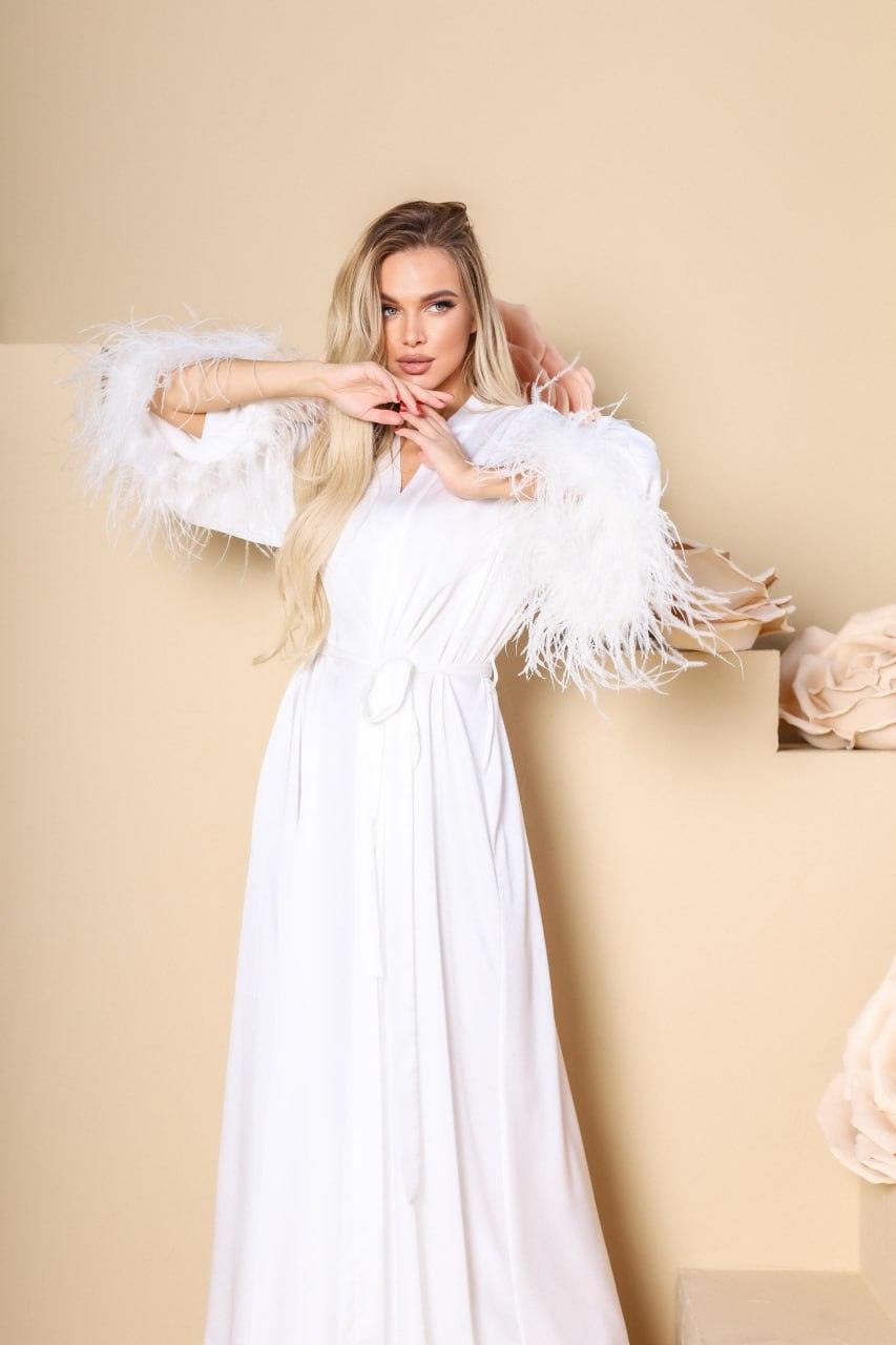 Luxury wedding robe with ostrich feathers